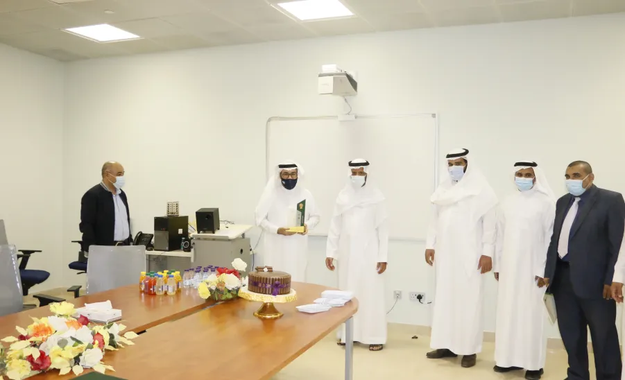 عميد خدمة المجتمع والتعليم المستمر يكرم أعضاء وحدة الجودة بالعمادة -  عميد خدمة المجتمع والتعليم المستمر يكرم أعضاء وحدة الجودة بالعمادة