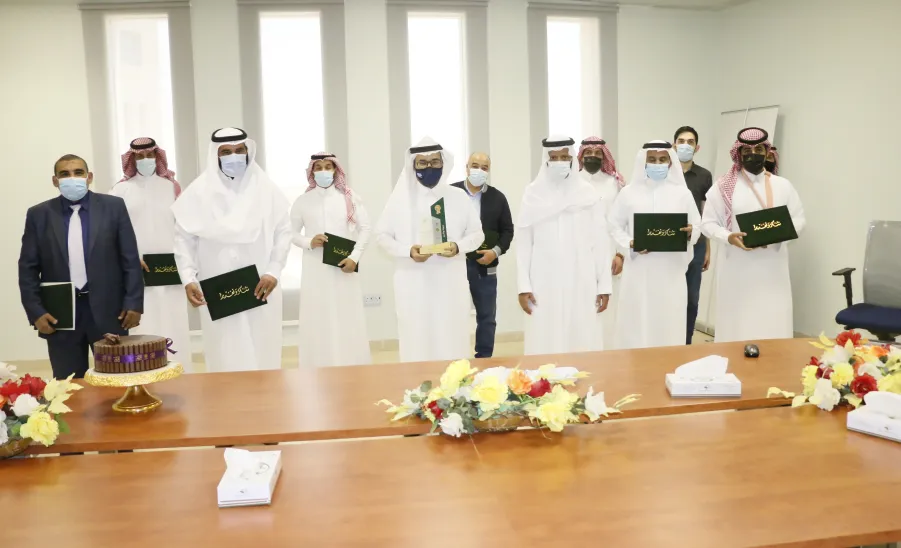 عميد خدمة المجتمع والتعليم المستمر يكرم أعضاء وحدة الجودة بالعمادة -  عميد خدمة المجتمع والتعليم المستمر يكرم أعضاء وحدة الجودة بالعمادة