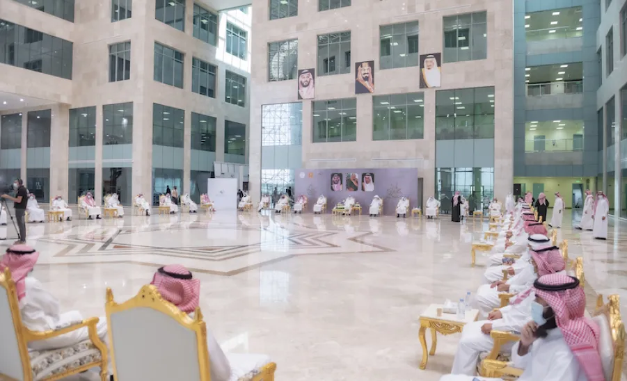 وسط إجراءات احترازية وباتباع التعليمات الوقائية : الجامعة تقيم حفل المعايدة السنوي لعيد الفطر المبارك - an