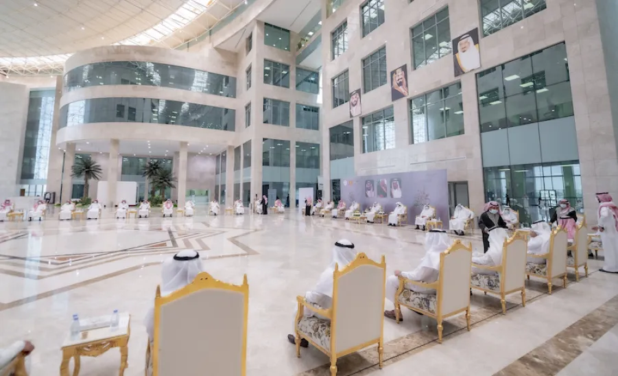 وسط إجراءات احترازية وباتباع التعليمات الوقائية : الجامعة تقيم حفل المعايدة السنوي لعيد الفطر المبارك - aa