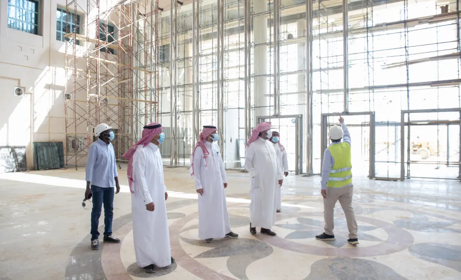 وكيل الجامعة يتفقد مراحل العمل في مشاريع ومرافق الجامعة بالمجمعة وحوطة سدير -  ]U,M