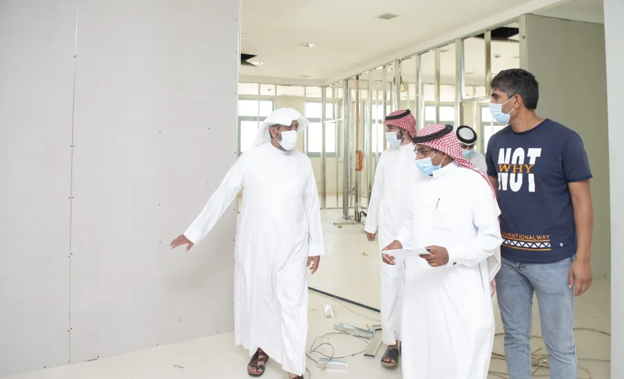 وكيل الجامعة يتفقد أعمال تجهيز المقر الجديد لإدارة الخدمات الطبية - وكيل الجامعة يتفقد أعمال تجهيز المقر الجديد لإدارة الخدمات الطبية