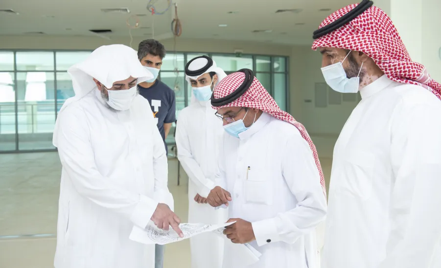 وكيل الجامعة يتفقد أعمال تجهيز المقر الجديد لإدارة الخدمات الطبية - وكيل الجامعة يتفقد أعمال تجهيز المقر الجديد لإدارة الخدمات الطبية