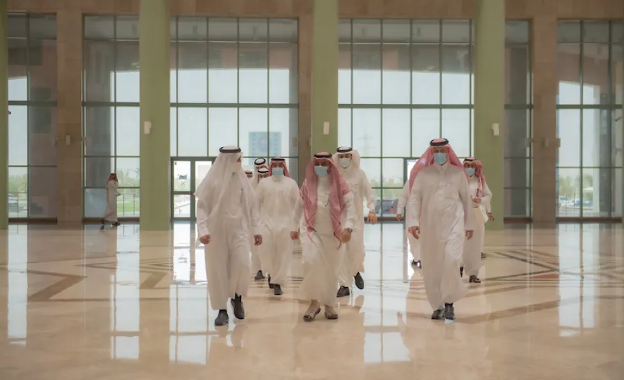 لتوقيع عقود جديدة لتنفيذ الدراسة التقويمية لعدد من البرامج الأكاديمية : وفدٌ من مستشاري المركز الوطني للتقويم والاعتماد الأكاديمي يزورون الجامعة  - الجامعة