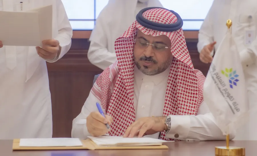 لتوقيع عقود جديدة لتنفيذ الدراسة التقويمية لعدد من البرامج الأكاديمية : وفدٌ من مستشاري المركز الوطني للتقويم والاعتماد الأكاديمي يزورون الجامعة  - الجامعة