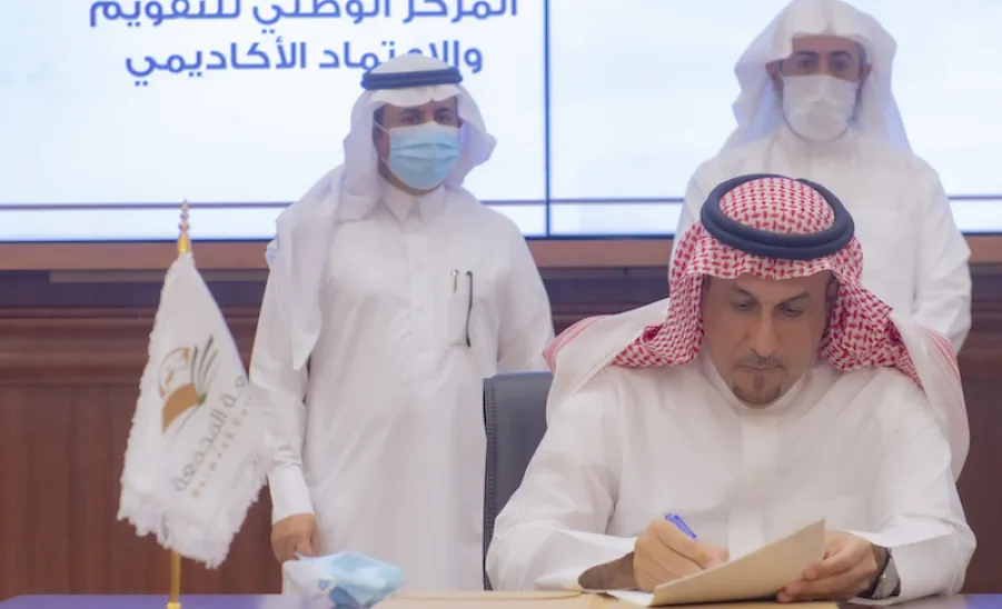 لتوقيع عقود جديدة لتنفيذ الدراسة التقويمية لعدد من البرامج الأكاديمية : وفدٌ من مستشاري المركز الوطني للتقويم والاعتماد الأكاديمي يزورون الجامعة  - الجامعة