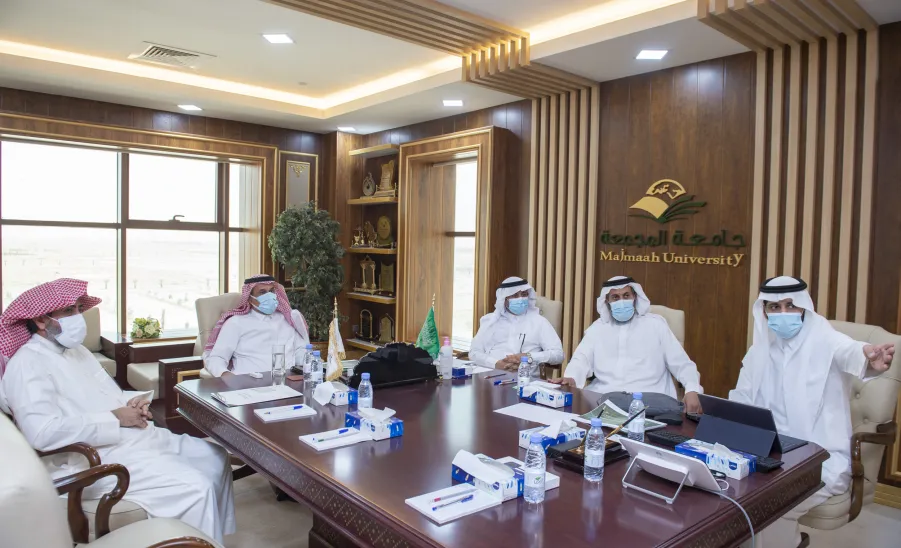 معالي رئيس الجامعة يطلع على تقارير الإدارة العامة للمشروعات والشؤون الفنية للمشاريع القائمة ونسب إنجازها - ]U,M