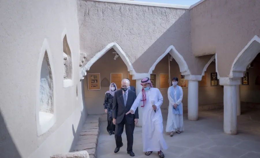 سعادة سفير دولة اليابان يزور الجامعة  - ]U,M