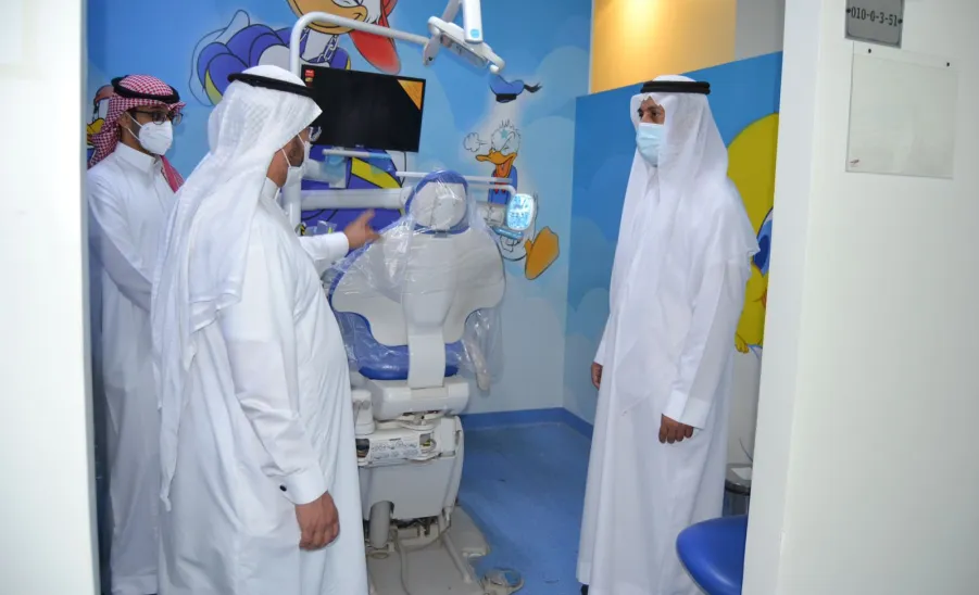 Vice-Rector visits College of Dentistry  - وكيل الجامعة للشؤون التعليمية يزور طب الأسنان 
