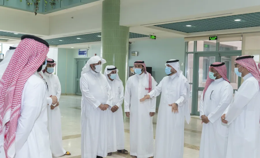 رئيس الجامعة بالإنابة يتفقد استعدادات الكليات بالمدينة الجامعية بالمجمعة - ]U,M