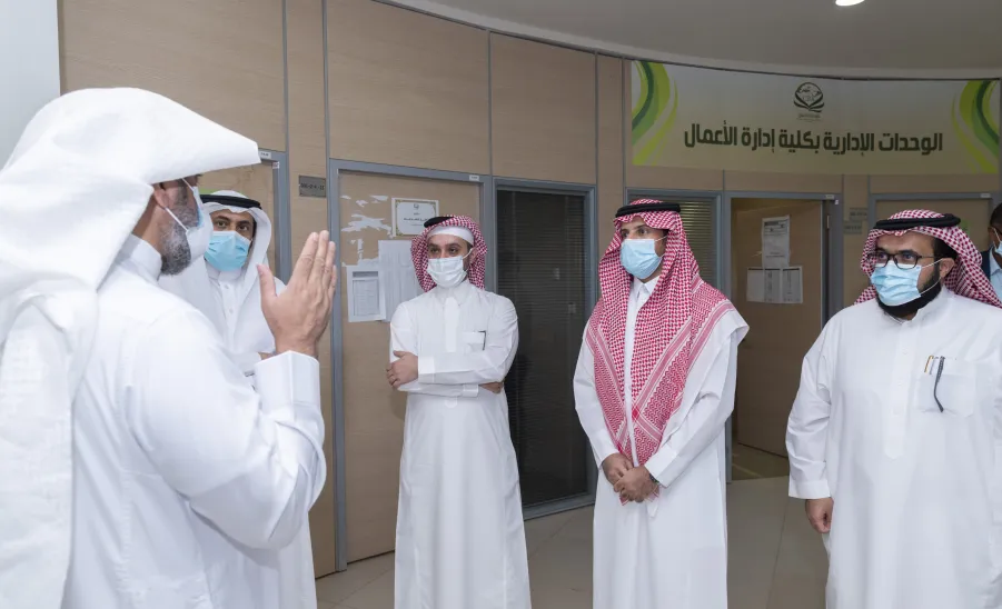 رئيس الجامعة بالإنابة يتفقد استعدادات الكليات بالمدينة الجامعية بالمجمعة - ]U,M