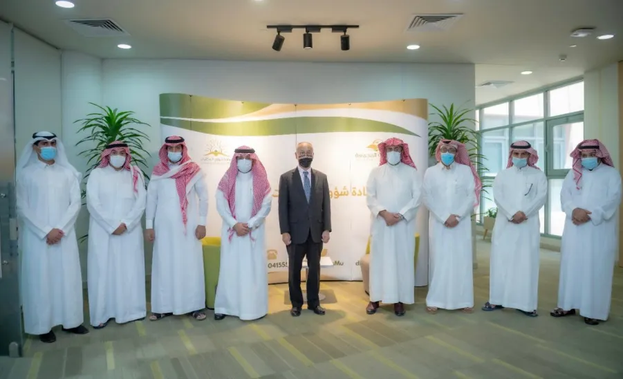 سعادة سفير دولة اليابان بالمملكة يزور المكتبة المركزية بعمادة شؤون المكتبات - سعادة سفير دولة اليابان بالمملكة يزور المكتبة المركزية بعمادة شؤون المكتبات
