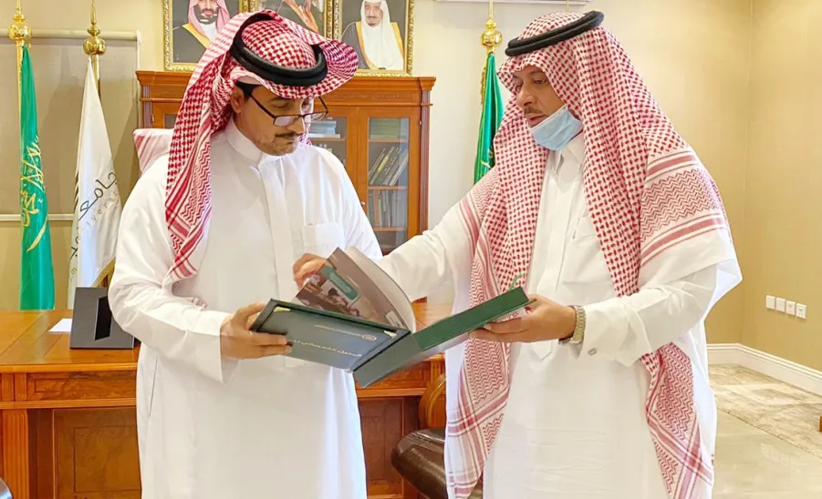 رئيس الجامعة يزور معهد الدراسات والخدمات الاستشارية -  جامعة المجمعة