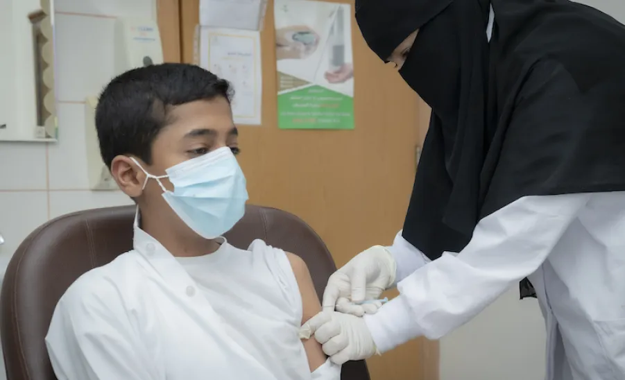 الجامعة تختتم مبادرة تطعيم لقاح كورونا ( خذ الخطوة ) للفئة العمرية من 12 إلى 18 سنة في مركز جلاجل -  جامعة المجمعة
