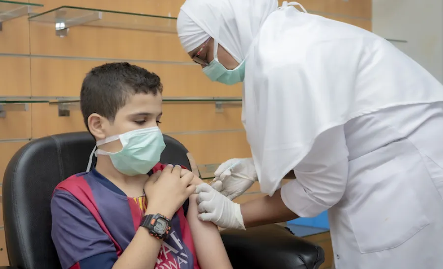الجامعة تختتم مبادرة تطعيم لقاح كورونا ( خذ الخطوة ) للفئة العمرية من 12 إلى 18 سنة في مركز جلاجل -  جامعة المجمعة