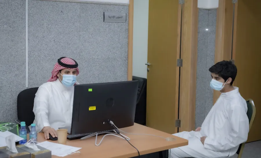الجامعة تختتم مبادرة تطعيم لقاح كورونا ( خذ الخطوة ) للفئة العمرية من 12 إلى 18 سنة في مركز جلاجل -  جامعة المجمعة