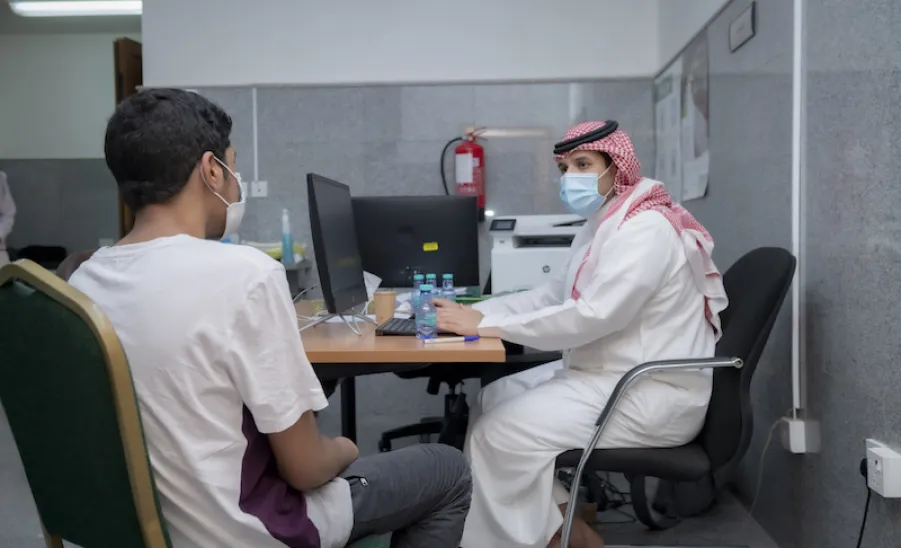 الجامعة تختتم مبادرة تطعيم لقاح كورونا ( خذ الخطوة ) للفئة العمرية من 12 إلى 18 سنة في مركز جلاجل -  جامعة المجمعة