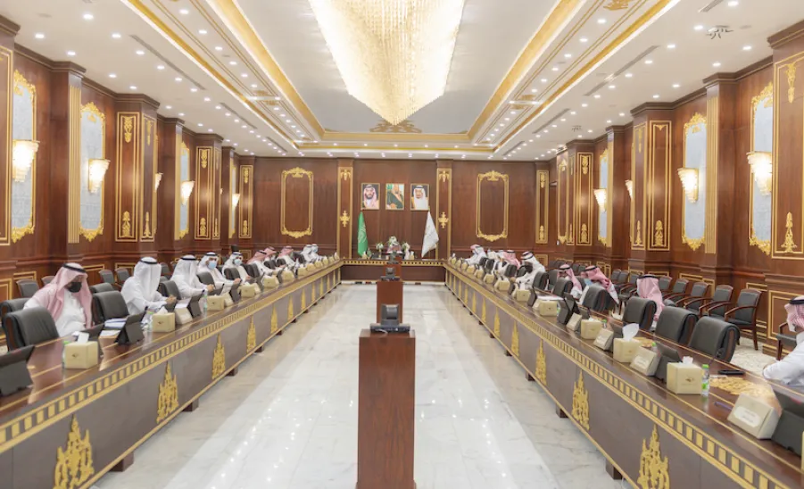 برئاسة رئيس الجامعة : انعقاد الجلسة الأولى لمجلس الجامعة للعام الجامعي ١٤٤٣هـ - جامعة المجمعة