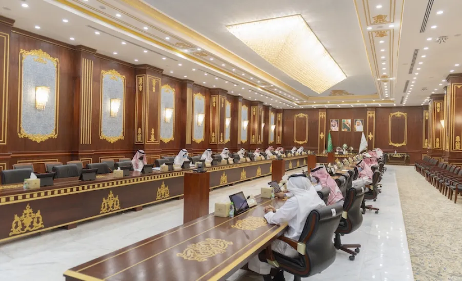برئاسة رئيس الجامعة : انعقاد الجلسة الأولى لمجلس الجامعة للعام الجامعي ١٤٤٣هـ - #