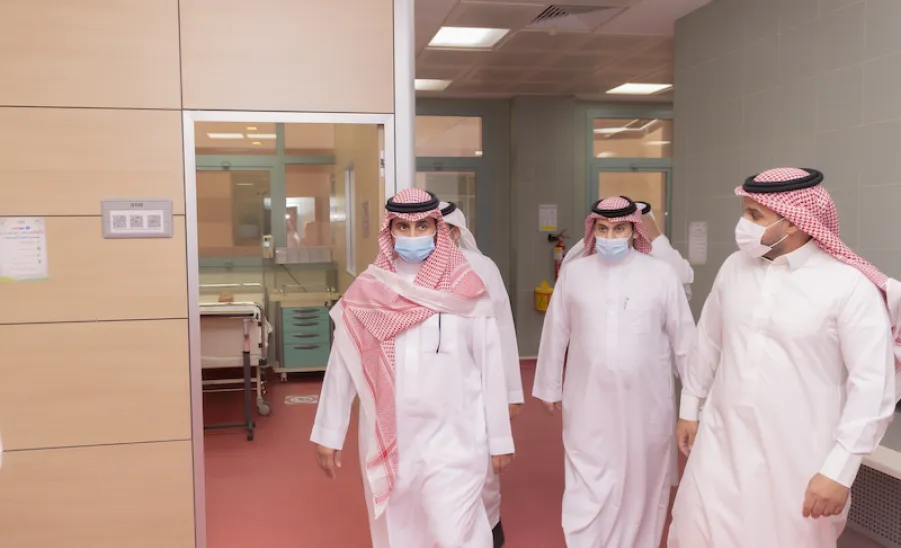 رئيس الجامعة يزور كليتي الطب والعلوم الطبية التطبيقية  -  جامعة المجمعة