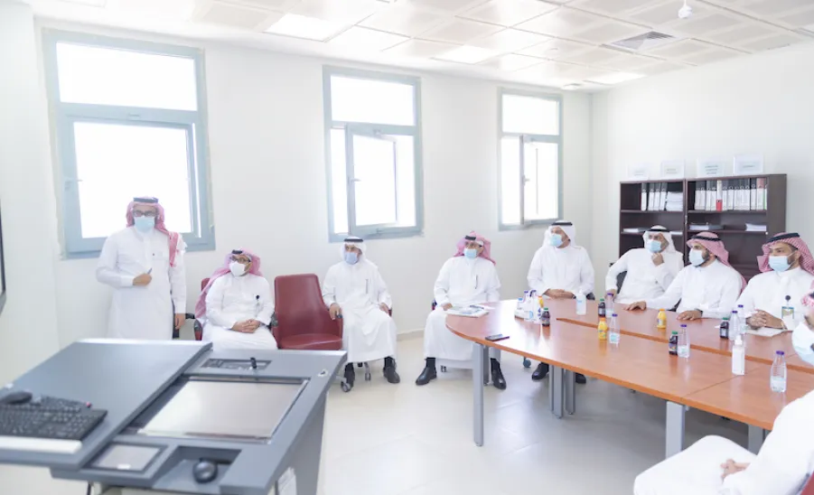 رئيس الجامعة يزور كليتي الطب والعلوم الطبية التطبيقية  -  جامعة المجمعة