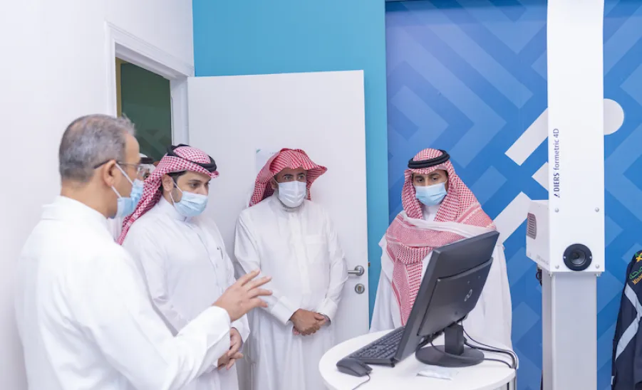 رئيس الجامعة يزور كليتي الطب والعلوم الطبية التطبيقية  -  جامعة المجمعة
