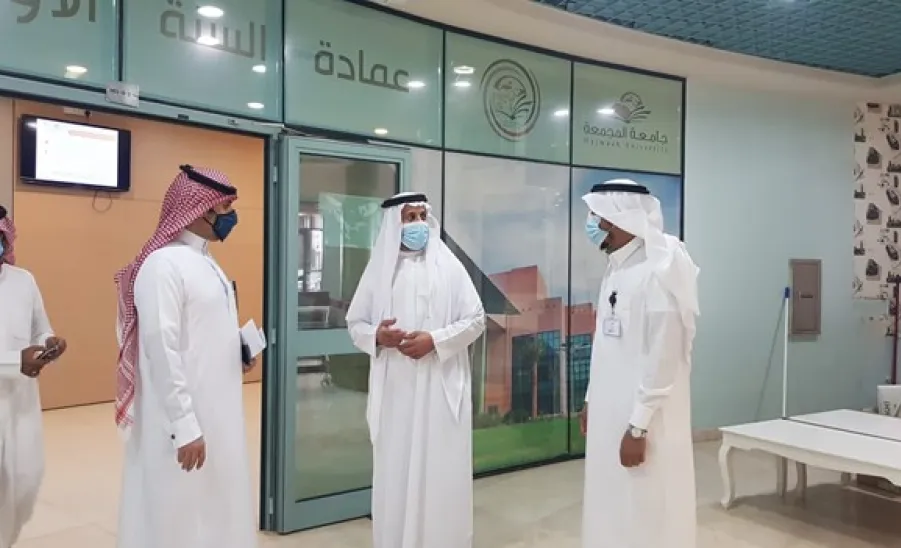 Deanship students are back to classes  - جانب من زيارة وكيل الشؤون التعليمية