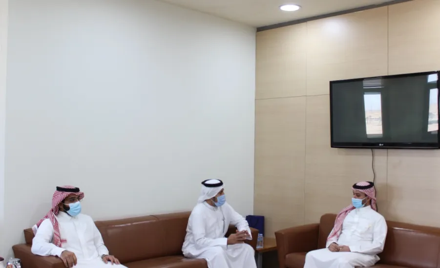 وكيل الجامعة للشؤون التعليمية يشيد بالجهود المبذولة بكلية إدارة الأعمال لاستكمال تهيئة برامجها التعليمية للإعتماد الأكاديمي - زيارة كلية إدارة الأعمال