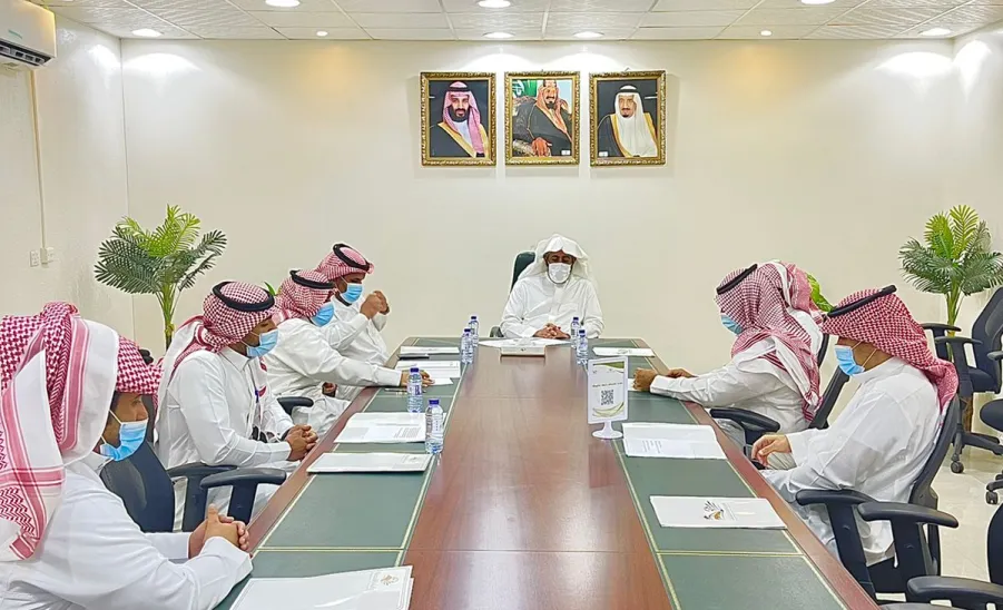 وكيل الجامعة يقوم بزيارة تفقدية للإدارة العامة للخدمات  - طاوللللللللللللللت