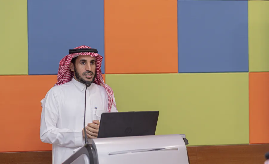 رئيس الجامعة يرعى ملتقى نحو التميز في البرامج الأكاديمية  - ]U,M