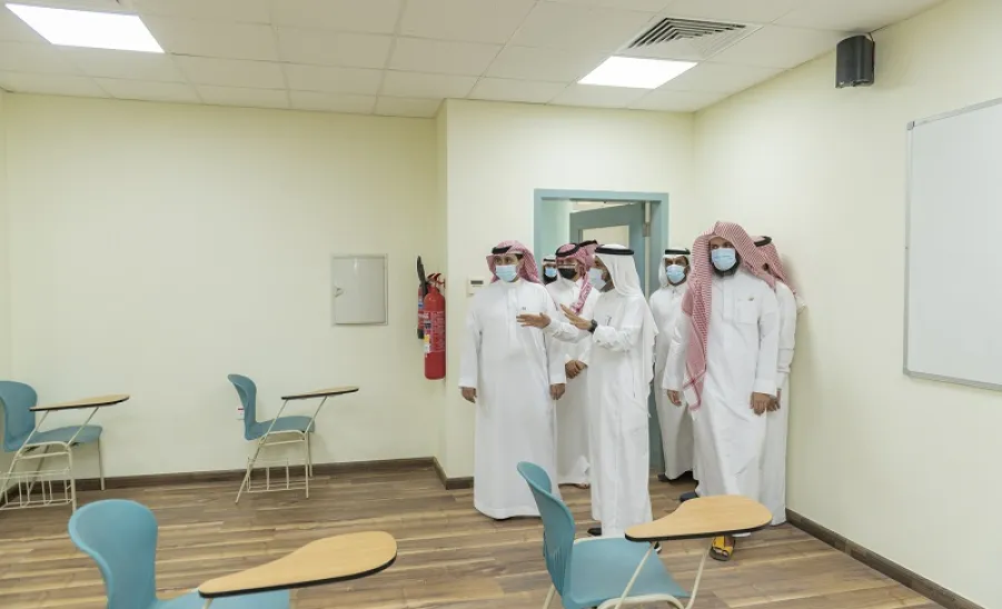  رئيس الجامعة يزور كلية العلوم والدراسات الإنسانية بحوطة سدير -  an