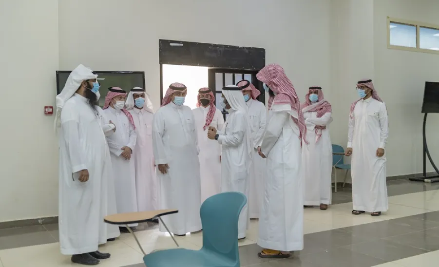  رئيس الجامعة يزور كلية العلوم والدراسات الإنسانية بحوطة سدير -  am