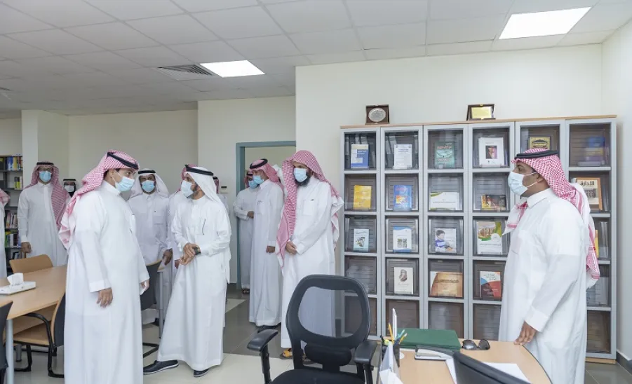  رئيس الجامعة يزور كلية العلوم والدراسات الإنسانية بحوطة سدير -  an