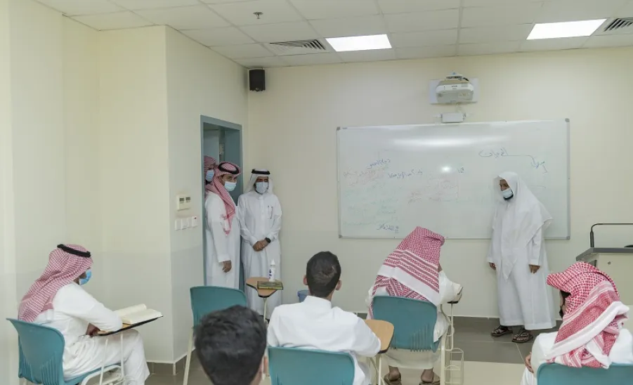  رئيس الجامعة يزور كلية العلوم والدراسات الإنسانية بحوطة سدير -  an