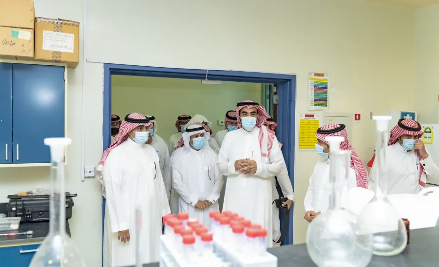رئيس الجامعة يزور مجمع الكليات بالزلفي  -  جامعة المجمعة