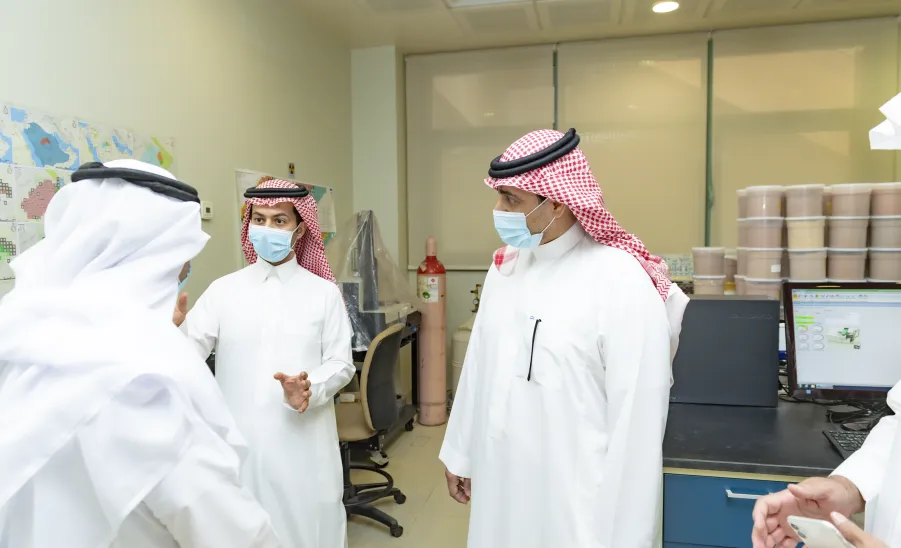 رئيس الجامعة يزور مجمع الكليات بالزلفي  -  جامعة المجمعة