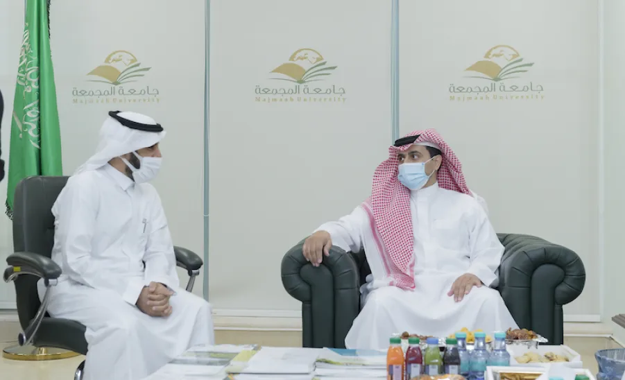 رئيس الجامعة يزور عمادة القبول والتسجيل  - ]U,M