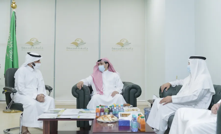 رئيس الجامعة يزور عمادة القبول والتسجيل  - ]U,M