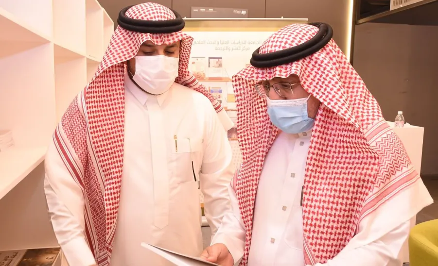 زيارة معالي رئيس جامعة الإمام محمد بن سعود الإسلامية لجناح جامعة المجمعة المشارك في معرض الرياض الدولي للكتاب ٢٠٢١ - زيارة معالي رئيس جامعة الإمام محمد بن سعود الإسلامية أ.د. أحمد بن سالم العامري جناح جامعة المجمعة المشارك في معرض الرياض الدولي للكتاب ٢٠٢١