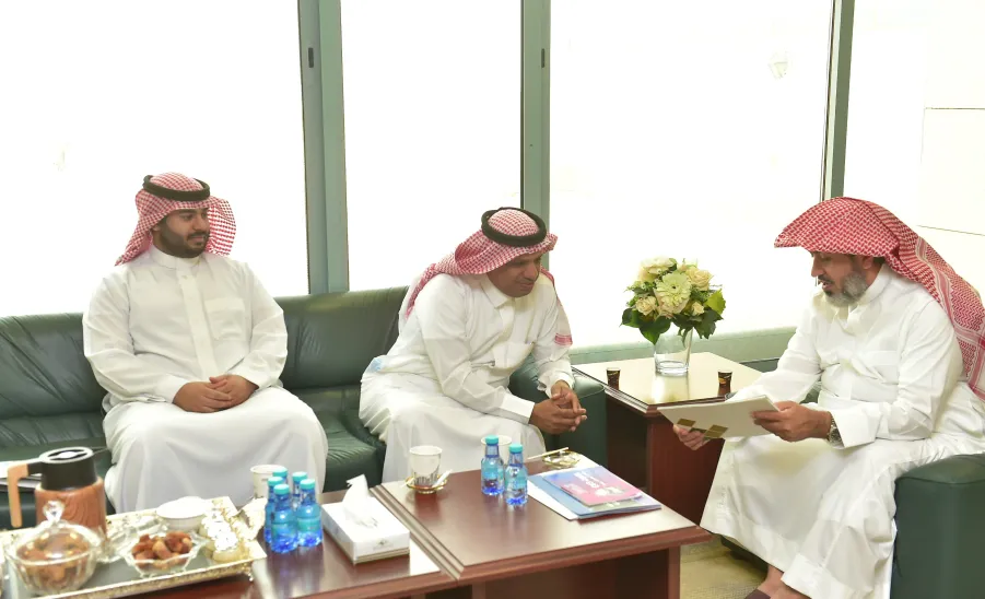 وكيل الجامعة يستقبل وفد من الاتحاد السعودي للرياضات اللاسلكية والروبوت - وكيل الجامعة يستقبل وفد من الاتحاد السعودي للرياضات اللاسلكية والروبوت