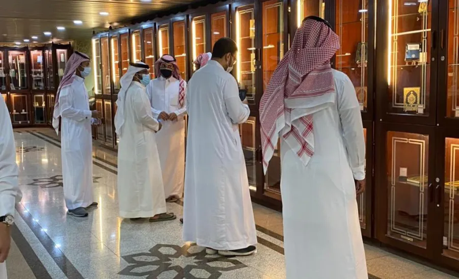 طلاب الجامعة في زيارة إلى المدينة المنورة - زيارة إلى المدينة المنورة