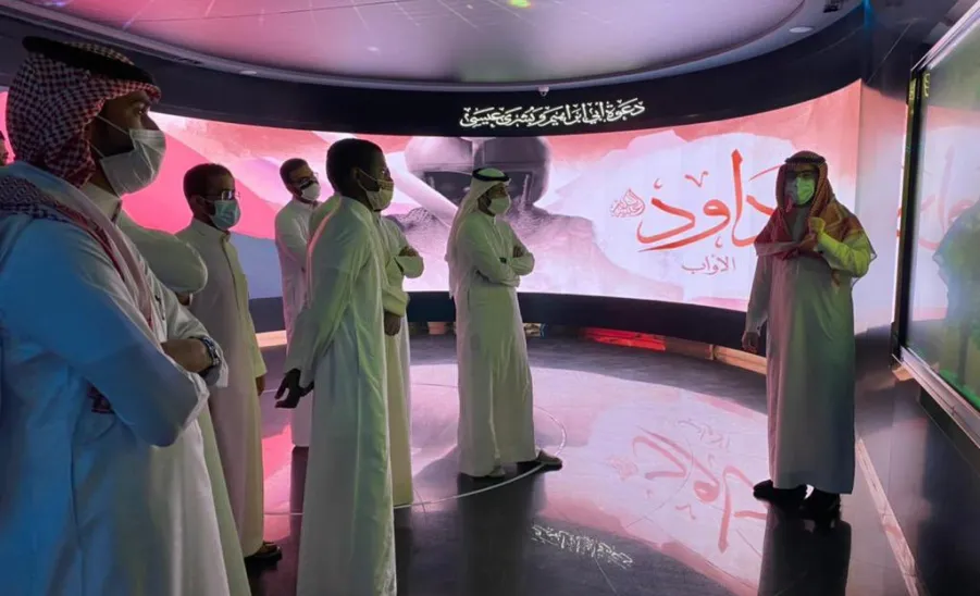 طلاب الجامعة في زيارة إلى المدينة المنورة - زيارة إلى المدينة المنورة