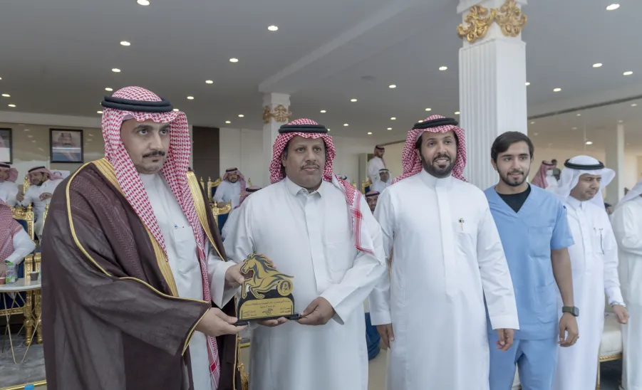 رئيس الجامعة يرعى حفل السباق الخامس لميدان الفروسية بالمجمعة - جامعة المجمعة 