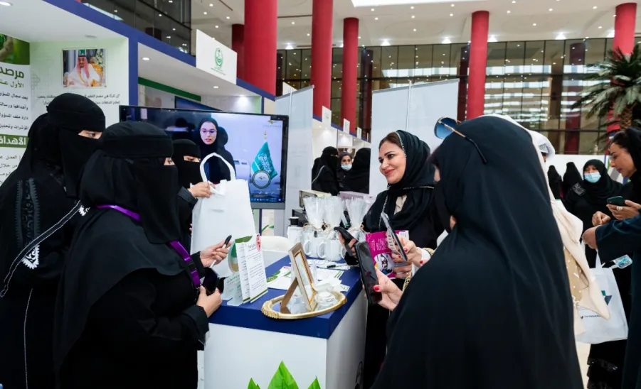 الجامعة تشارك في مؤتمر تمكين المرأة ودورها التنموي في عهد الملك سلمان -  جامعة المجمعة