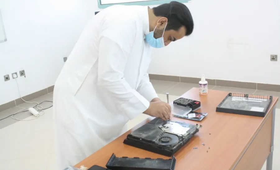 A course at the College of Engineering entitled "Maintenance of PlayStation devices"
 -  دورة تدريبية طلابية بكلية الهندسة بعنوان "صيانة أجهزة البلايستيشن"