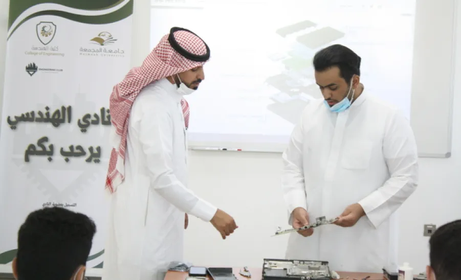 A course at the College of Engineering entitled "Maintenance of PlayStation devices"
 -  دورة تدريبية طلابية بكلية الهندسة بعنوان "صيانة أجهزة البلايستيشن"