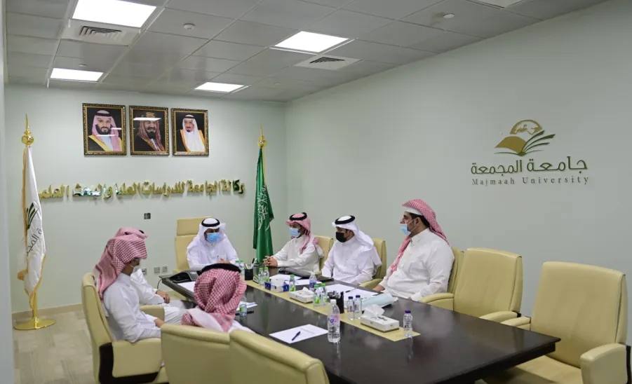 وكيل الجامعة للدارسات العليا والبحث العلمي يلتقي برؤساء الجمعيات العلمية - جامعة المجمعة 