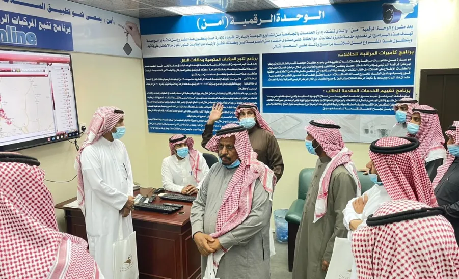 عدد من أولياء الأمور يزورون الإدارة العامة للخدمات ضمن مبادرة ( أصدقاء الخدمات ) - جامعة المجمعة 