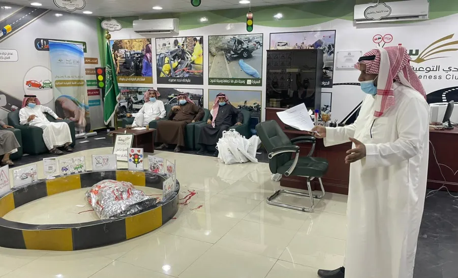 عدد من أولياء الأمور يزورون الإدارة العامة للخدمات ضمن مبادرة ( أصدقاء الخدمات ) - جامعة المجمعة 