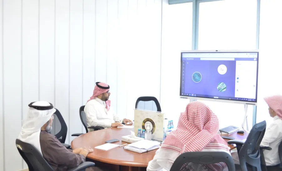 وكيل الجامعة للشؤون التعليمية يطلع على تقارير سير العمل في الإدارات الفنية -  اجتماع الإدارات الفنية